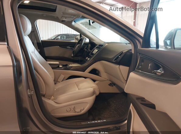 2LMPJ8L94KBL58613 2019 LINCOLN NAUTILUS Tan Вид салону спереду