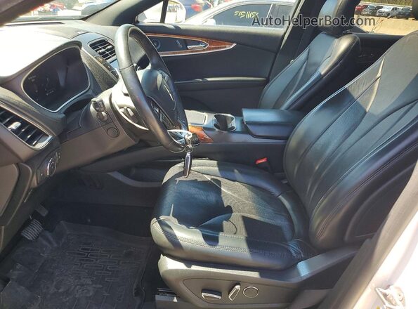 2LMPJ8L99KBL30242 2019 LINCOLN NAUTILUS White Вид салону спереду