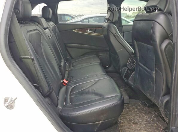 2LMPJ8LR9JBL39375 2018 LINCOLN MKX White Widok wnętrza z tyłu