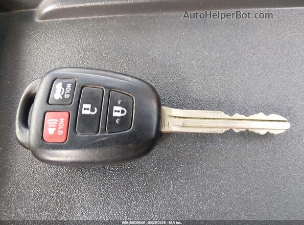2T1BPRHE6HC880843 2017 TOYOTA LL Dark Blue Вид панелі приладів