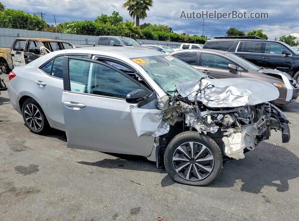 2T1BURHE0JC020905 2018 TOYOTA LL Silver Przód prawy