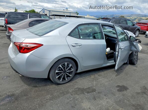 2T1BURHE0JC020905 2018 TOYOTA LL Silver Tył prawy