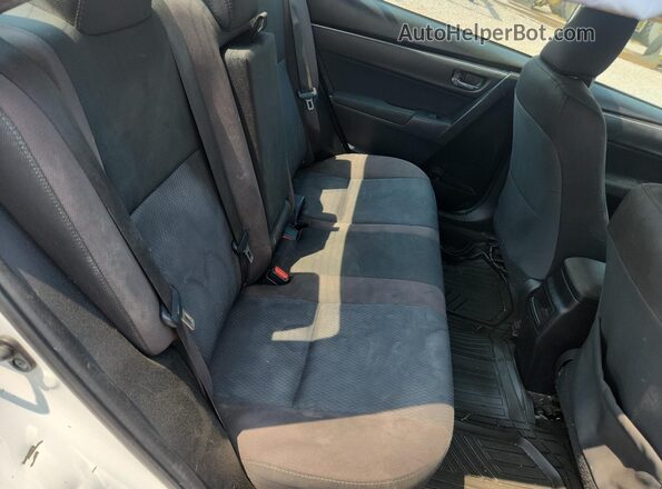 2T1BURHE1JC082765 2018 TOYOTA COROLLA Белый Вид задних сидений