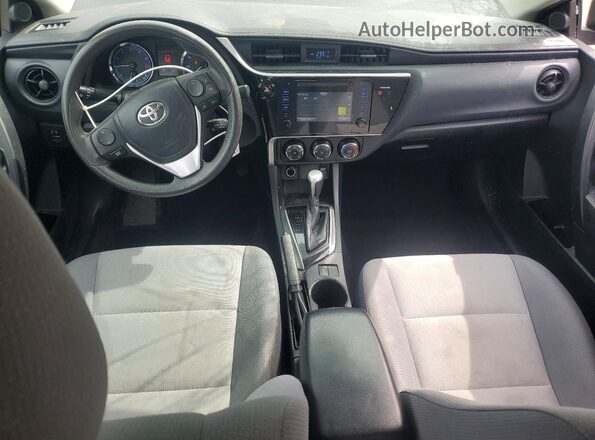 2T1BURHE2HC796561 2017 TOYOTA LL Silver Вид панелі приладів