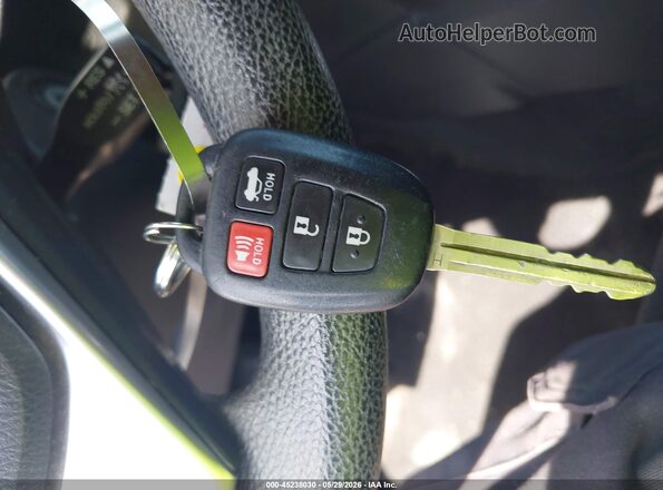 2T1BURHE2HC908274 2017 TOYOTA COROLLA Gold Dashboard view