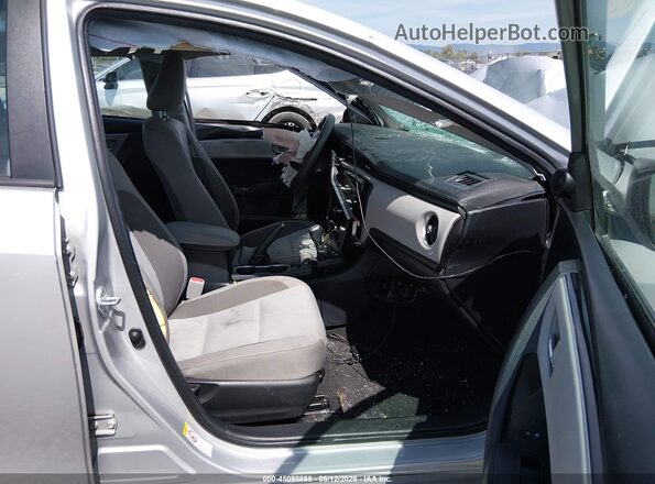 2T1BURHE3JC041425 2018 TOYOTA LL Silver Вид салону спереду