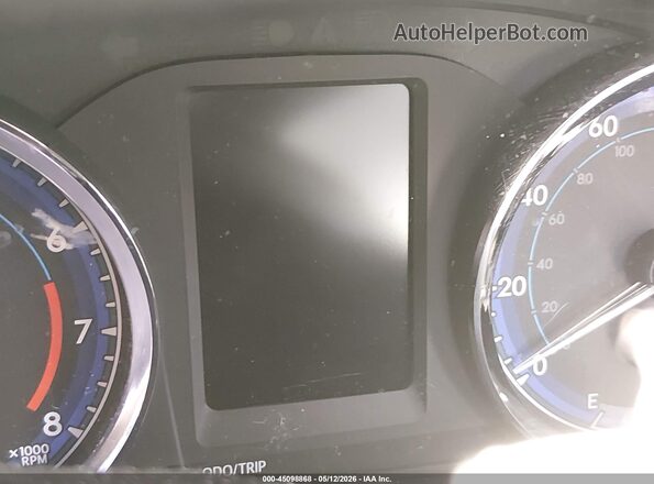 2T1BURHE3JC041425 2018 TOYOTA LL Silver 