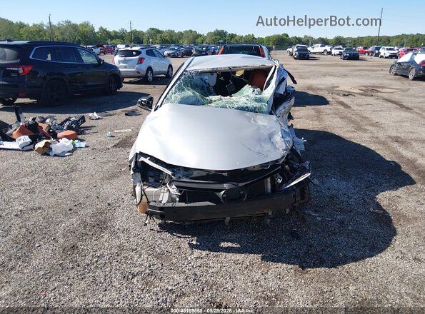 2T1BURHE3KC241593 2019 TOYOTA COROLLA Silver Widok wnętrza z tyłu