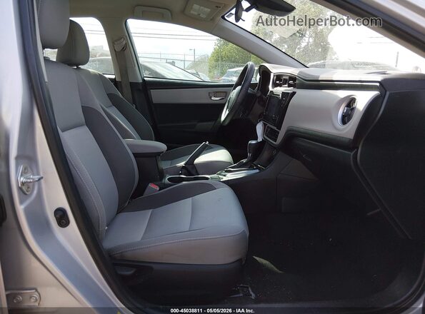 2T1BURHE4HC825171 2017 TOYOTA LL Silver Вид салону спереду