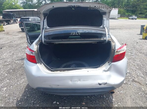 2T1BURHE5GC615953 2016 TOYOTA COROLLA Silver Widok z przodu