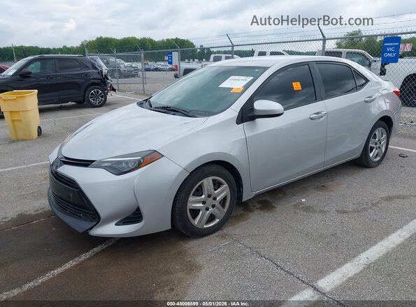 2T1BURHE7JC069955 2018 TOYOTA LL Silver Przód lewy