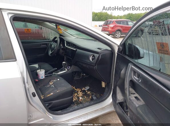 2T1BURHE7JC069955 2018 TOYOTA LL Silver Widok wnętrza z przodu