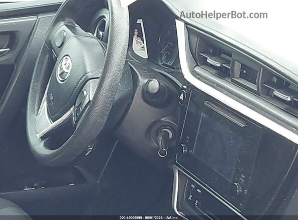 2T1BURHE7JC069955 2018 TOYOTA LL Silver Widok deski rozdzielczej