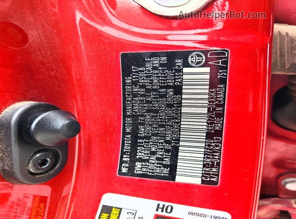 2T1BURHE8JC021106 2018 TOYOTA LL Red Vista del compartimento del motor