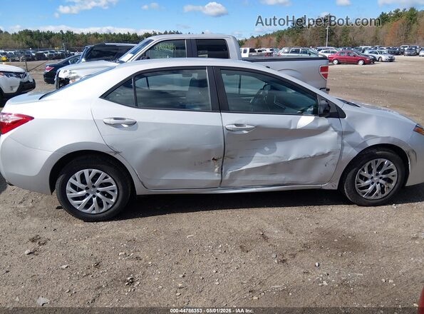 2T1BURHE8JC067275 2018 TOYOTA LL Серебряный Вид спереди
