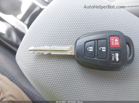 2T1BURHE9HC922219 2017 TOYOTA LL Silver 