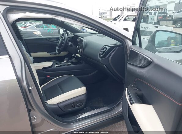 2T2ADCAZ3NC001062 2022 LEXUS NX 250 Gray Front interior view