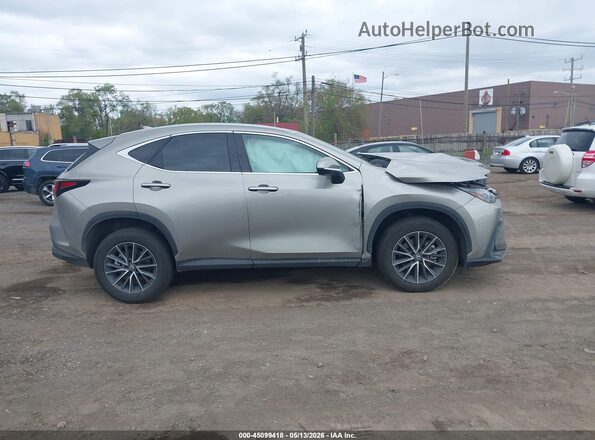 2T2AKCEZ9TC070691 2026 LEXUS NX 350H Gray Widok wnętrza z tyłu