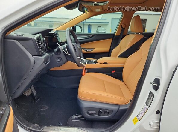 2T2GKCEZ7TC058646 2026 LEXUS NX White Սալոնի դիմացի տեսք