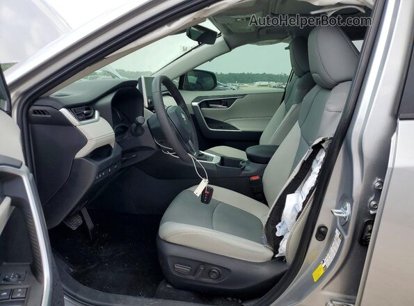 2T3A1RFV4SC576506 2025 TOYOTA LE Серебряный Вид салона спереди