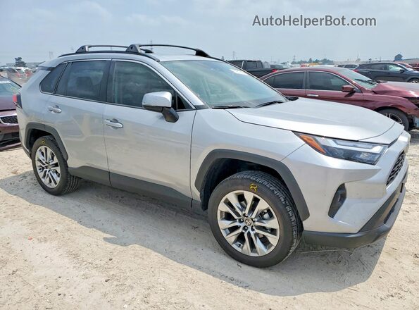 2T3A1RFV4SC576506 2025 TOYOTA LE Серебряный Передняя правая четверть