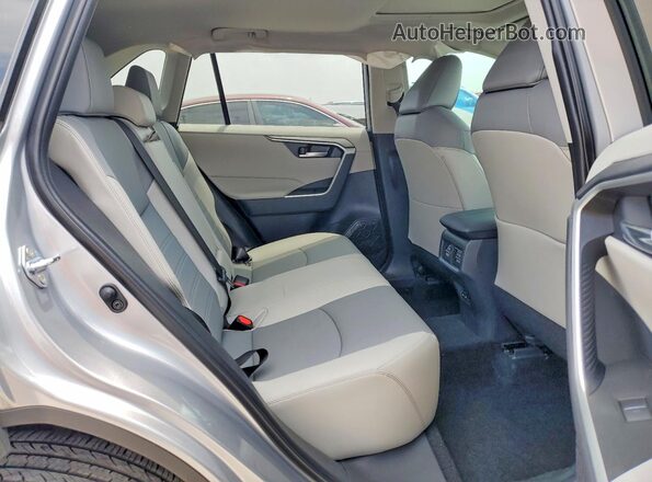 2T3A1RFV4SC576506 2025 TOYOTA LE Серебряный Вид задней части салона