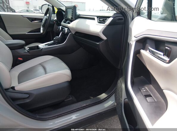 2T3A1RFV8NW276180 2022 TOYOTA RAV4 Gray Front interior view