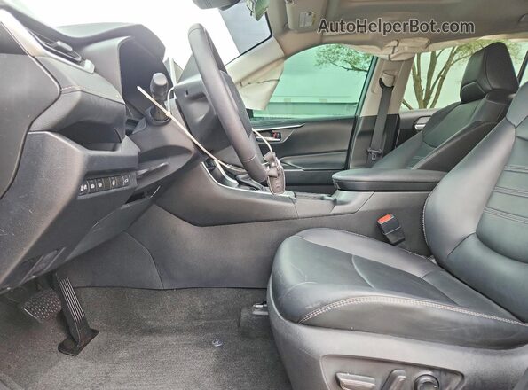 2T3A1RFV9RC428202 2024 TOYOTA RAV4 Gray Front interior view