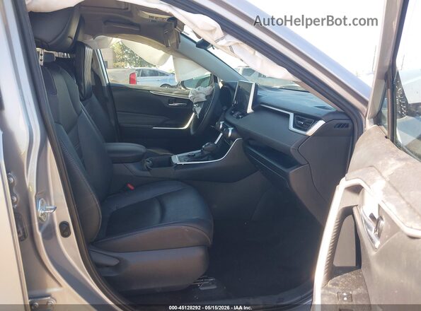2T3B6RFV1RW059663 2024 TOYOTA RAV4 HYBRID Silver Вид салону спереду