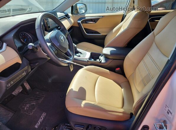 2T3B6RFV3MW021831 2021 TOYOTA RAV4 White Front interior view