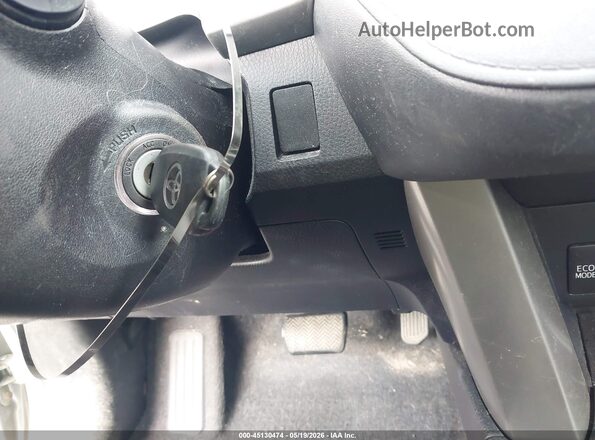 2T3BFREV2HW687571 2017 TOYOTA RAV4 Silver Առջևի վահանակի տեսք