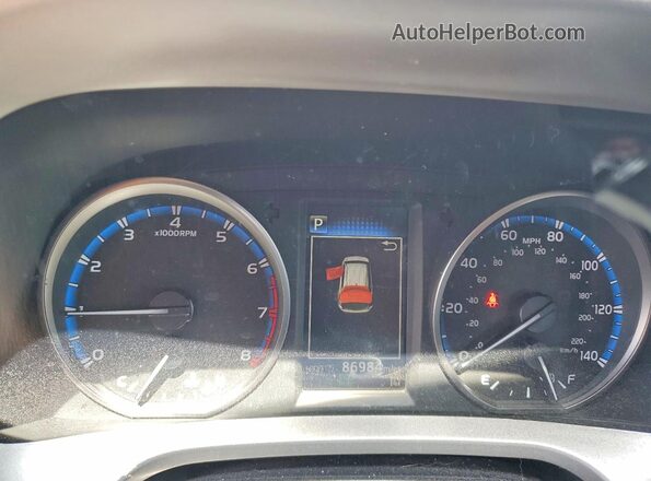2T3BFREV3JW843980 2018 TOYOTA RAV4 Silver Սարքավորումների վահանակի տեսք