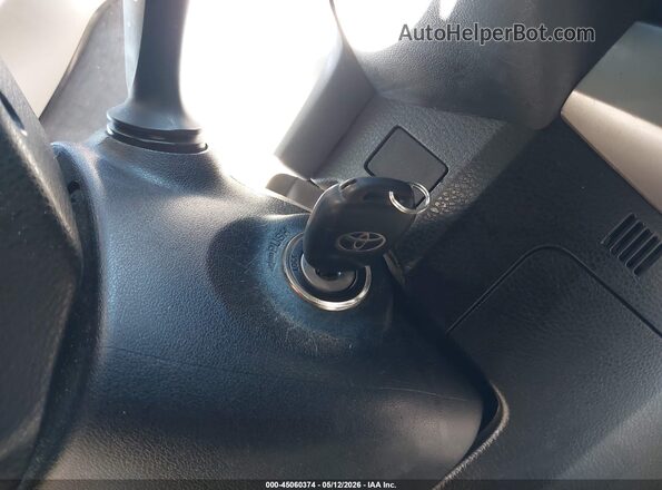 2T3BFREV7HW672290 2017 TOYOTA LE Серебряный Вид панели приборов