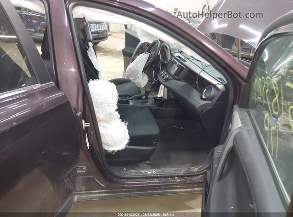 2T3BFREV8HW669334 2017 TOYOTA RAV4 Черный Вид салона спереди