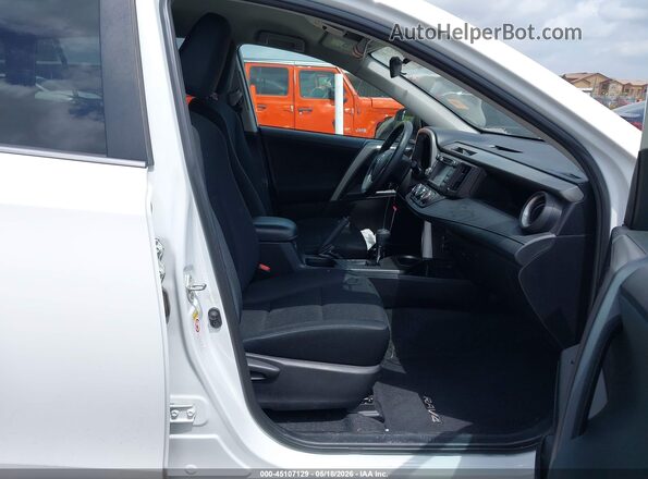 2T3BFREV8JW740960 2018 TOYOTA RAV4 White Вид салону спереду