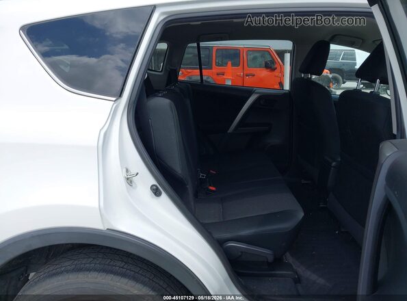 2T3BFREV8JW740960 2018 TOYOTA RAV4 White Вид наклейки з VIN-кодом