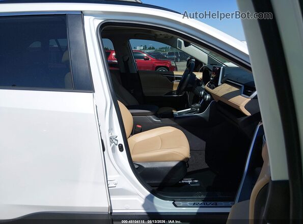 2T3C1RFV0RW309851 2024 TOYOTA LE White წინა სალონის ხედი