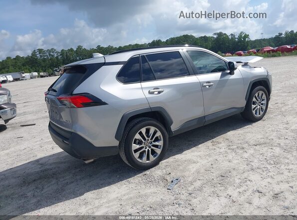 2T3C1RFV3MC142475 2021 TOYOTA RAV4 Silver Задня права чверть