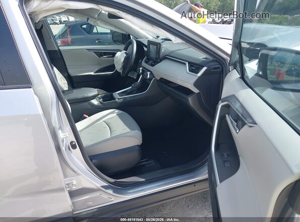 2T3C1RFV3MC142475 2021 TOYOTA RAV4 Silver Вид салону спереду