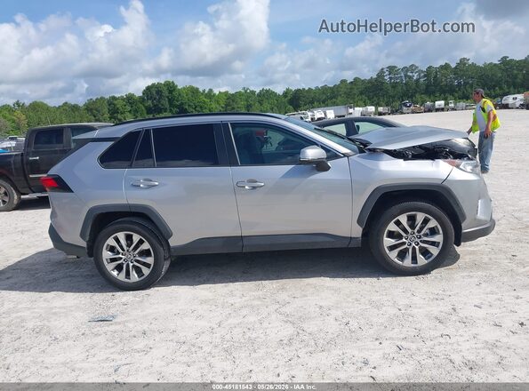 2T3C1RFV3MC142475 2021 TOYOTA RAV4 Silver Вид задньої частини салону