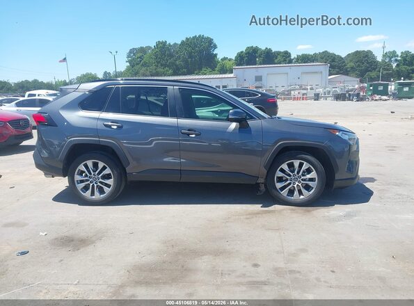 2T3C1RFV7LC081744 2020 TOYOTA RAV4 Gray Вид задньої частини салону