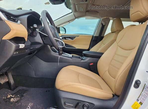 2T3C1RFV7PW280653 2023 TOYOTA LE White 