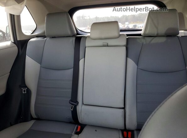 2T3C1RFV8MW148223 2021 TOYOTA RAV4 White Rear seats view