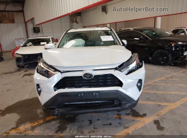 2T3C1RFV8SW443139 2025 TOYOTA LE White Вид щитка приладів