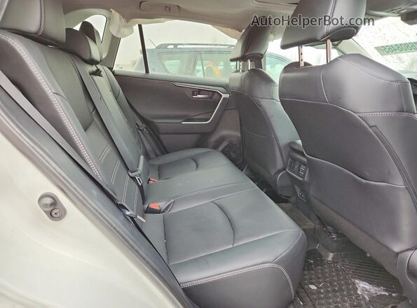 2T3D1RFV7LC106324 2020 TOYOTA LIMITED White Вид задньої частини салону