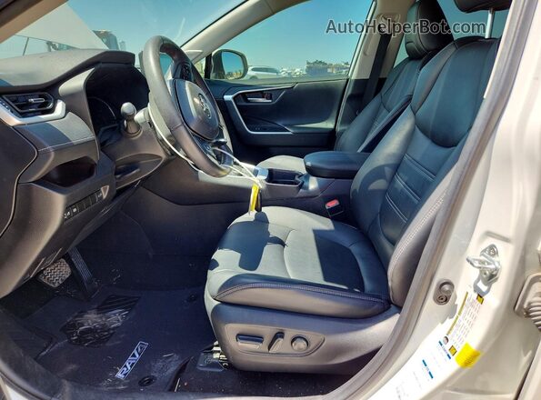 2T3D6RFV8MW025883 2021 TOYOTA RAV4 Белый Вид салона спереди