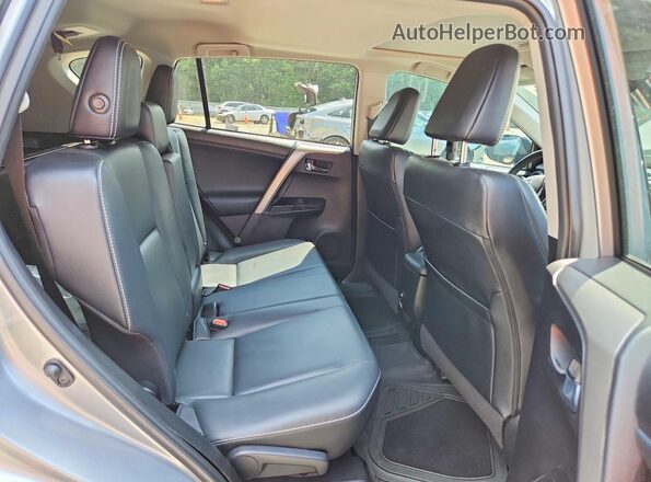 2T3DFREV1HW649533 2017 TOYOTA RAV4 Silver 
