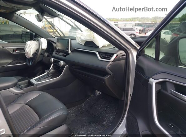 2T3E6RFV3MW010261 2021 TOYOTA RAV4 HYBRID Серебряный Вид салона спереди