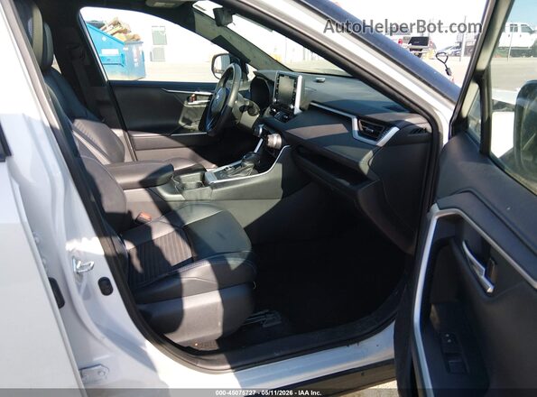 2T3E6RFV4MW006025 2021 TOYOTA RAV4 HYBRID White 