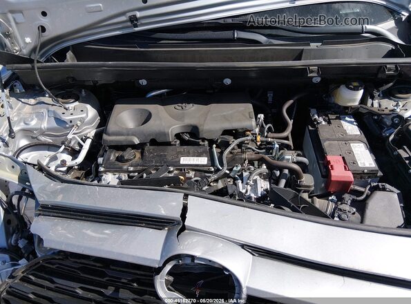 2T3F1RFV1SW561398 2025 TOYOTA RAV4 Серебряный Вид сзади